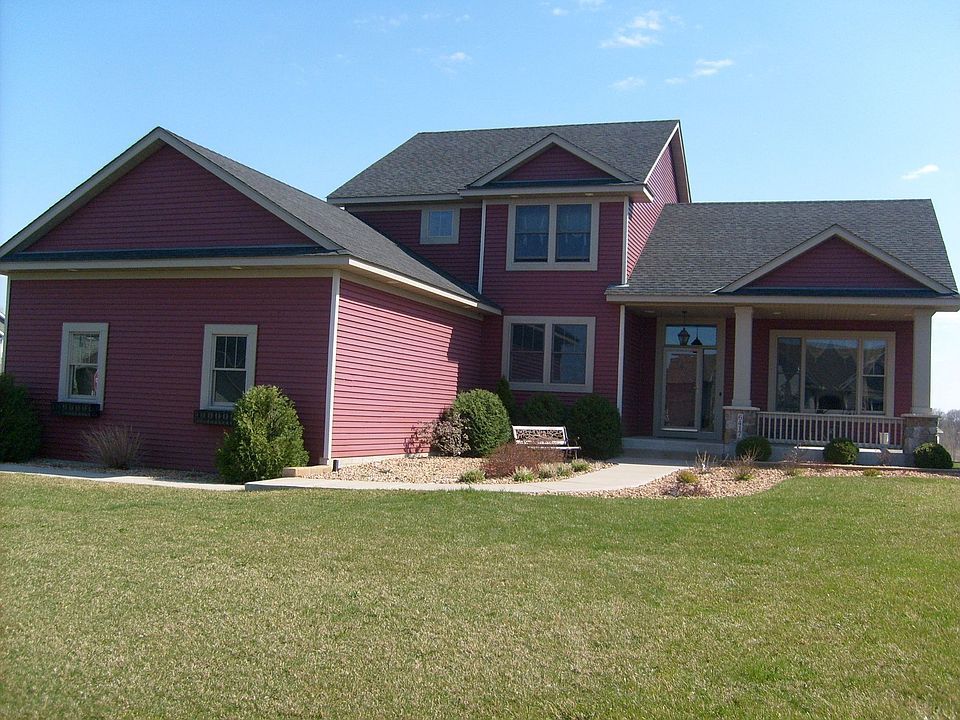 Mint condition two story in great neighborhood.  A few blocks from the park!