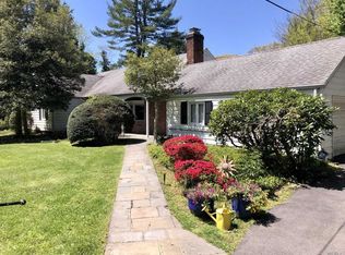 121 Goose Hill Rd, Cold Spring Harbor, NY 11724