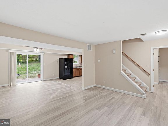 3rd image of 518 Maple Way