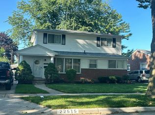22515 Edgewood St, Saint Clair Shores, MI 48080