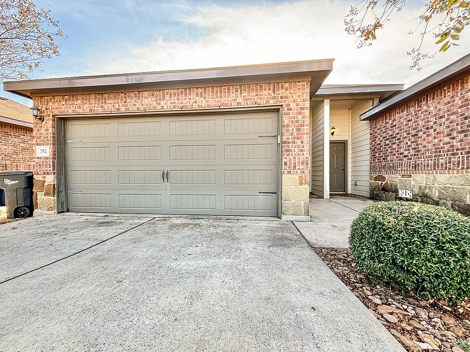 752 Saengerhalle Rd