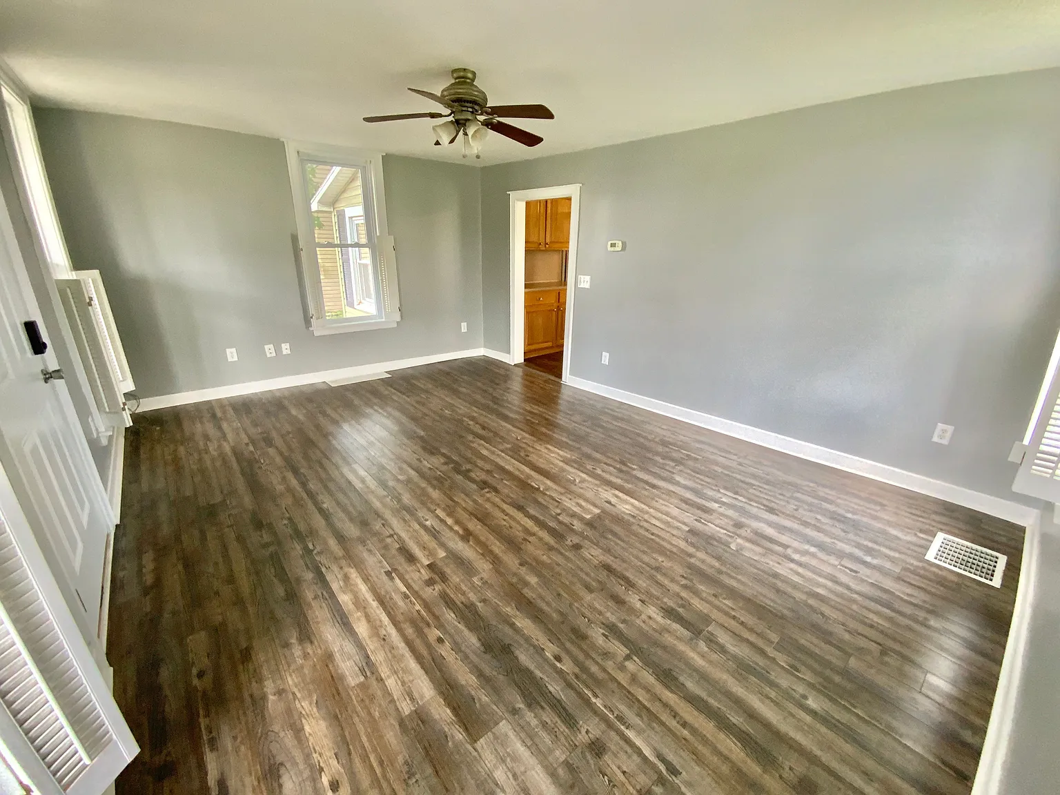 2 bed, 1.0 bath, 1048 sqft, $1,375 — Photo 4