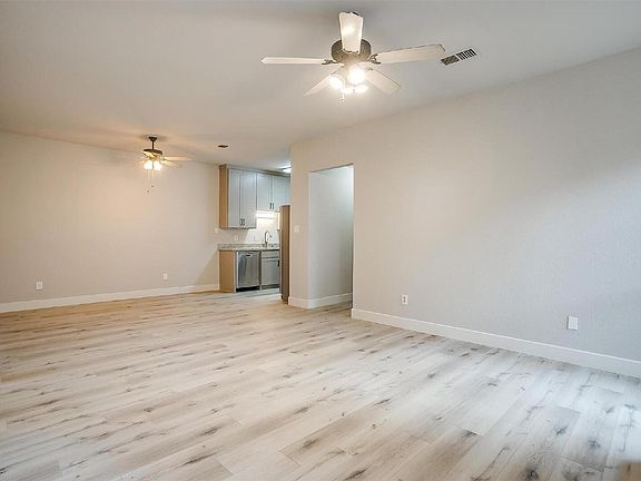 3rd image of 10311 Lone Pine Ln