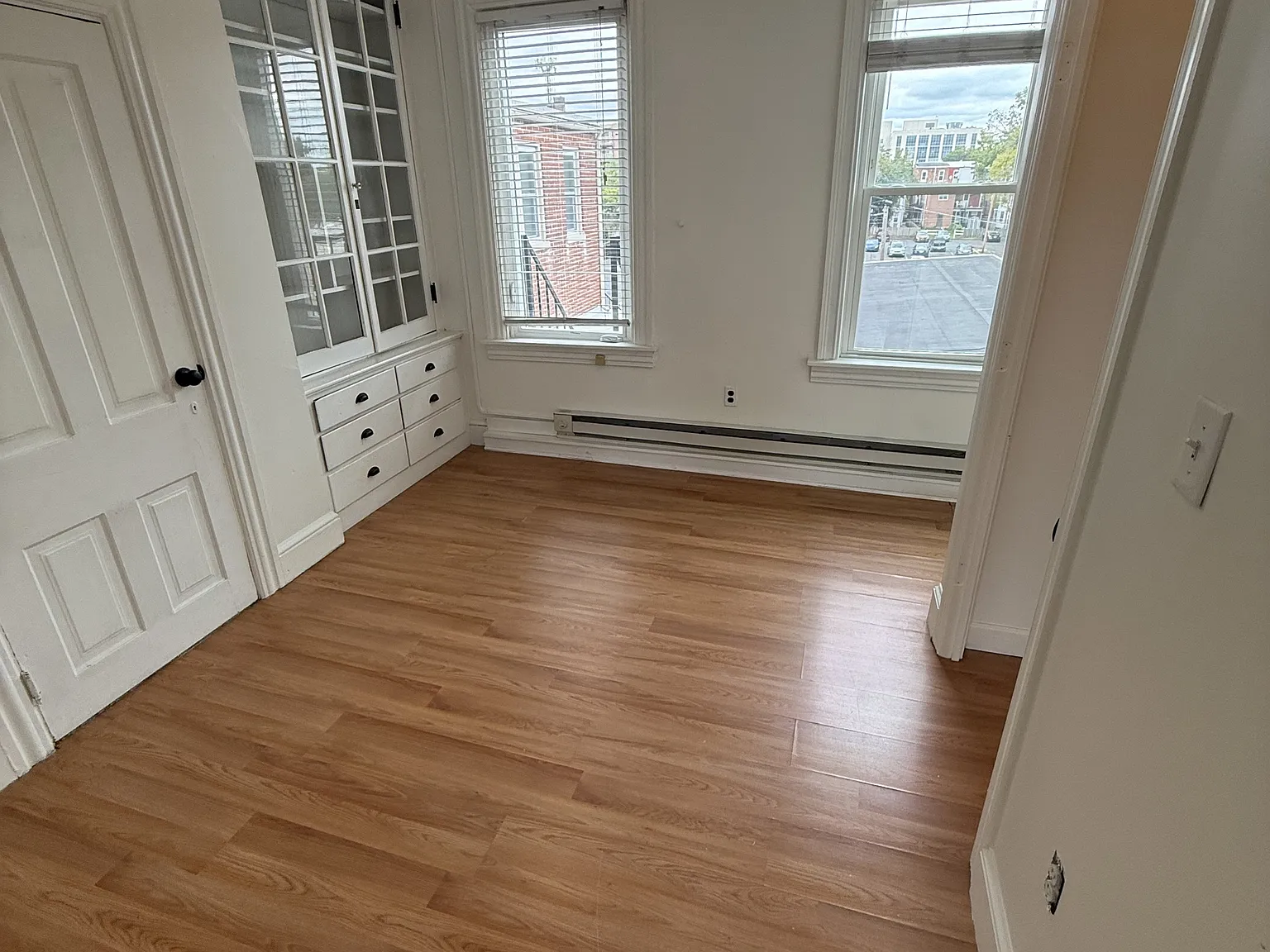 129 E Walnut St - 4 — Photo 4