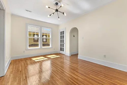 121 E Glenwood Ave #C Photo 1