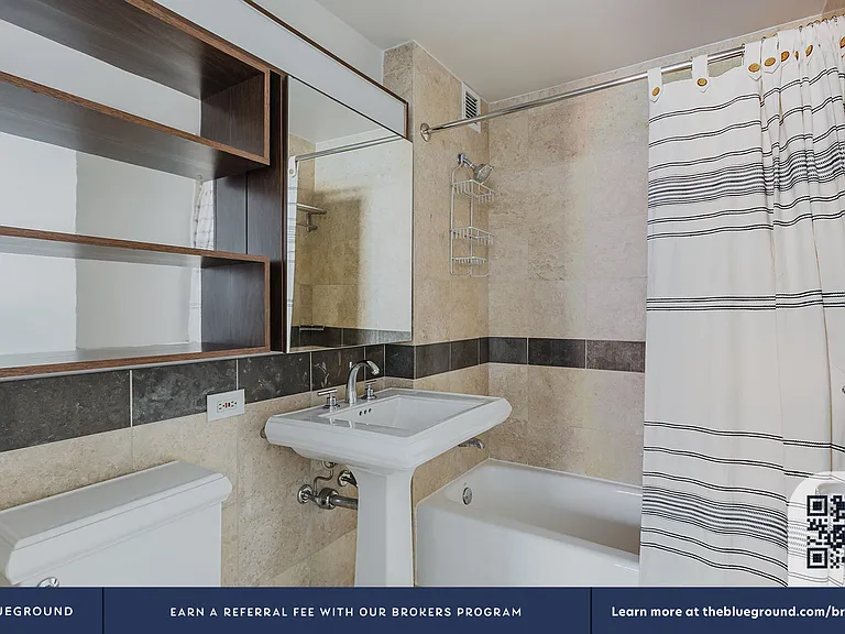 130 W 15th St #6A — Photo 19