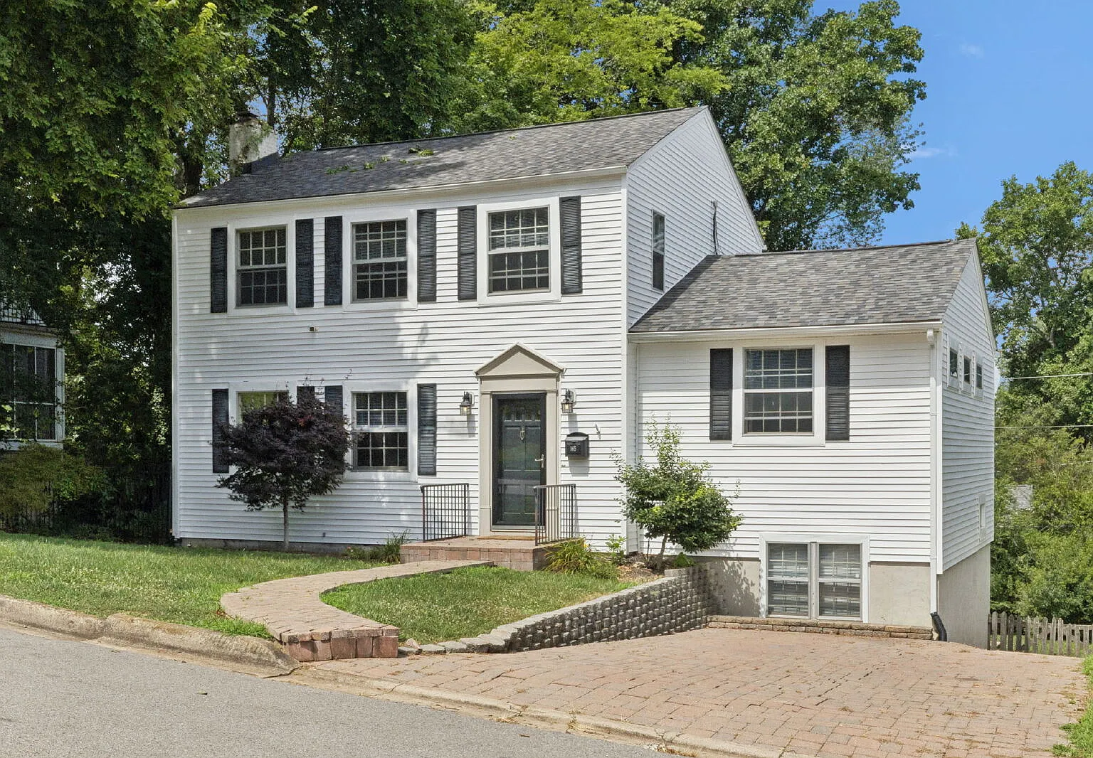 4 bed, 2.5 bath, 2316 sqft, $2,150 — Photo 1
