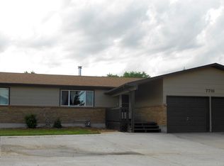 7716 Stagecoach Rd, Cheyenne, WY 82009