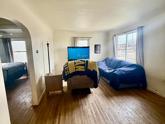 5th image of 2505 W Michigan Ave