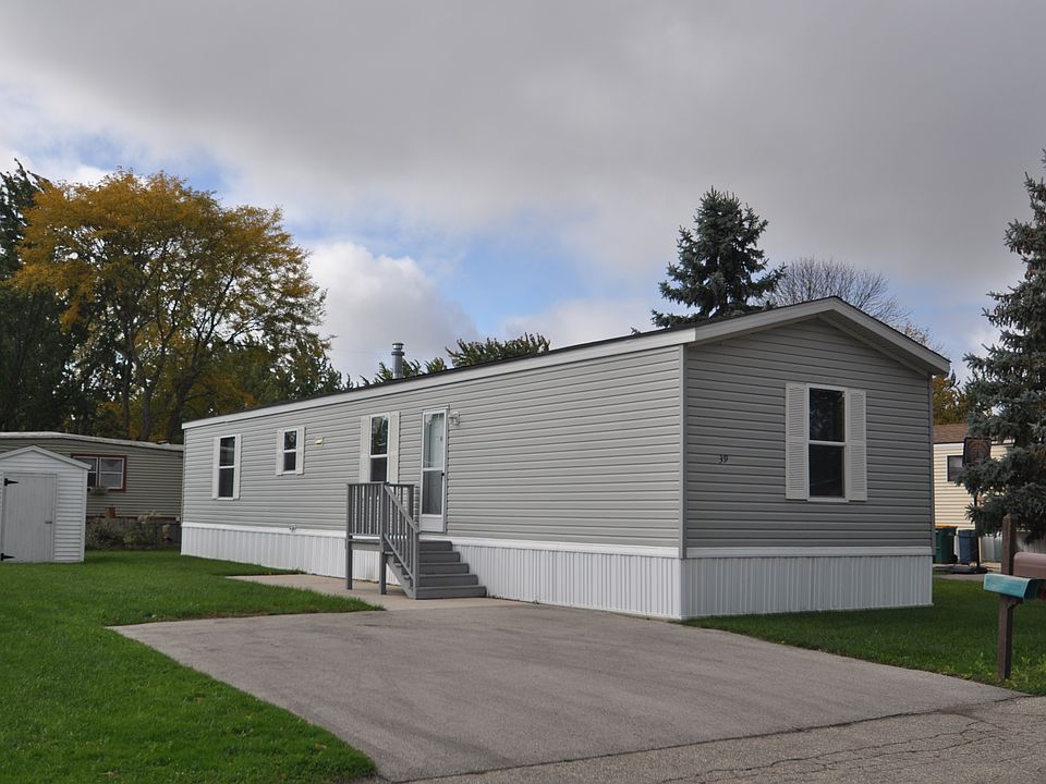 1st image of 39 Robin Dr.