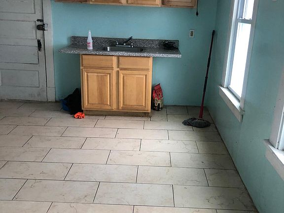 5th image of 1144 E Delavan Ave #1