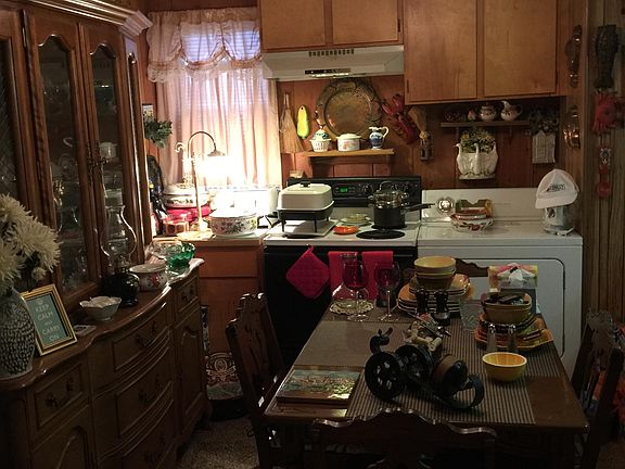 Kitchen, dining area, electric range, dishwasher, all cookin