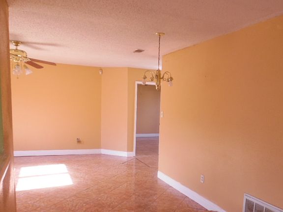 3rd image of 3184 Keithway Dr