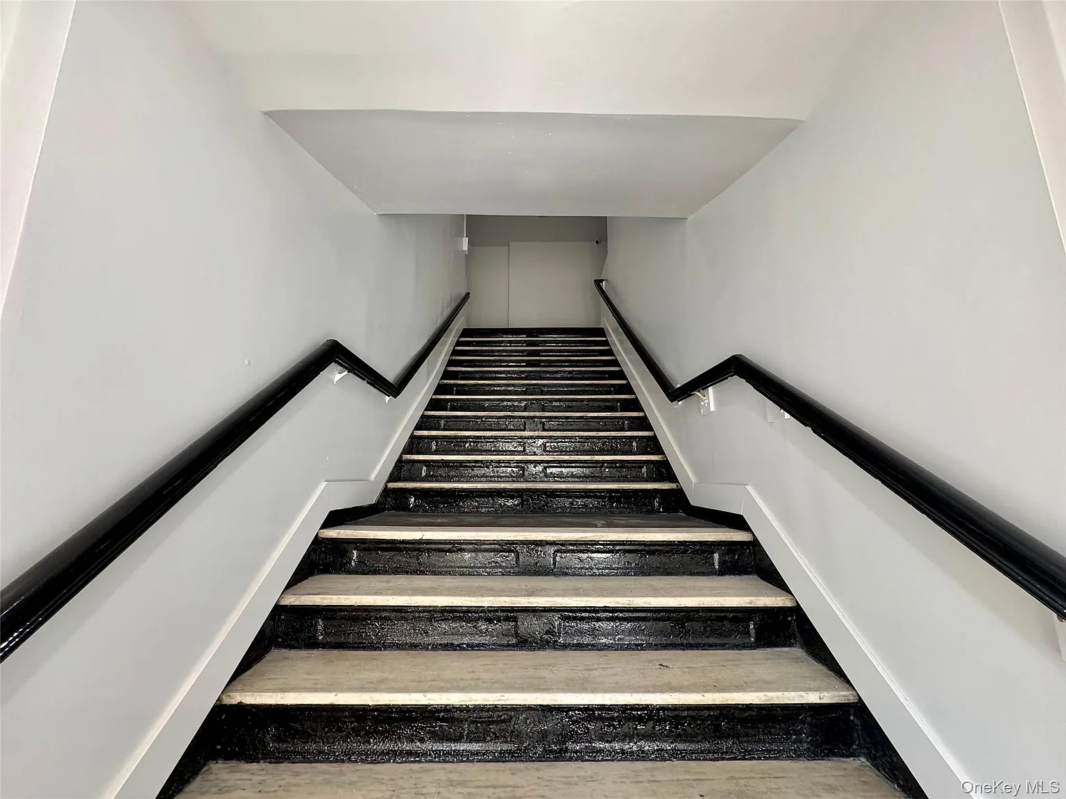 1 bed, 1.0 bath, $2,550 — Photo 2