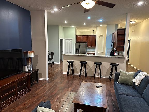 2nd image of 2037 Chaucer Ln