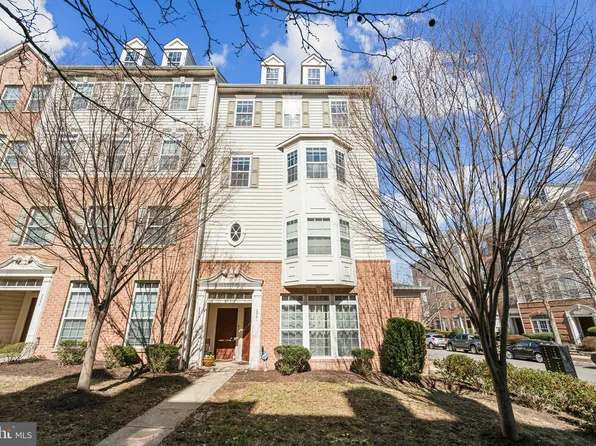 2559 Eastbourne Dr #265, Woodbridge, VA 22191