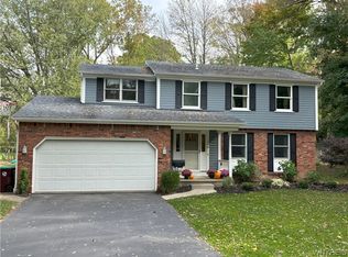 105 Jolls Ln, Orchard Park, NY