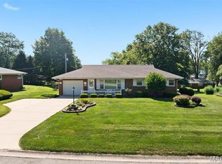 112 Cresthaven Dr, Belleville, IL 62221
