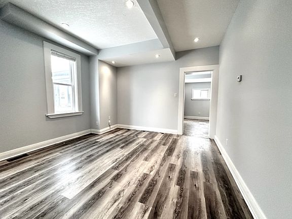 4th image of 820 Queens Ave