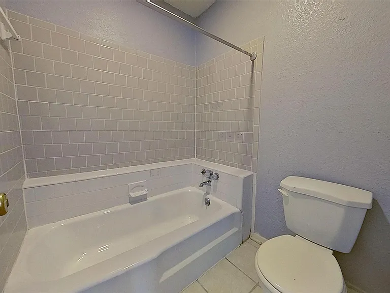 6321 Walraven Cir #6321 — Photo 17