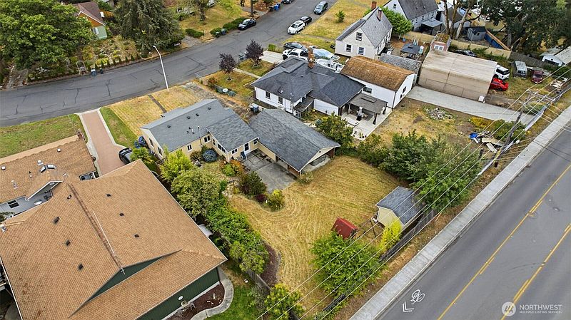 2nd image of 16 Oak Park Drive SW
