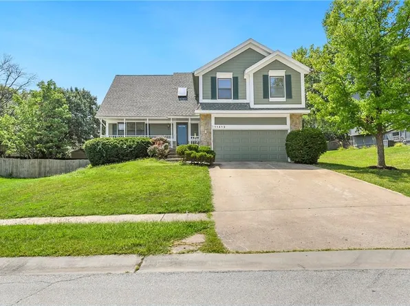 11412 S Parkwood Dr, Olathe, KS 66061