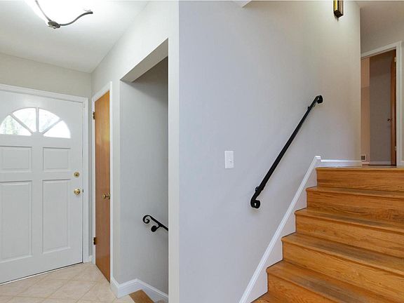 5th image of 1606 Mary Ellen Ct