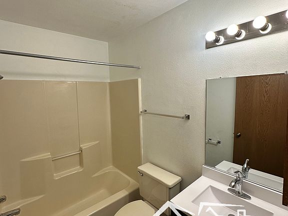 2nd image of 1525 Arboretum Dr #D