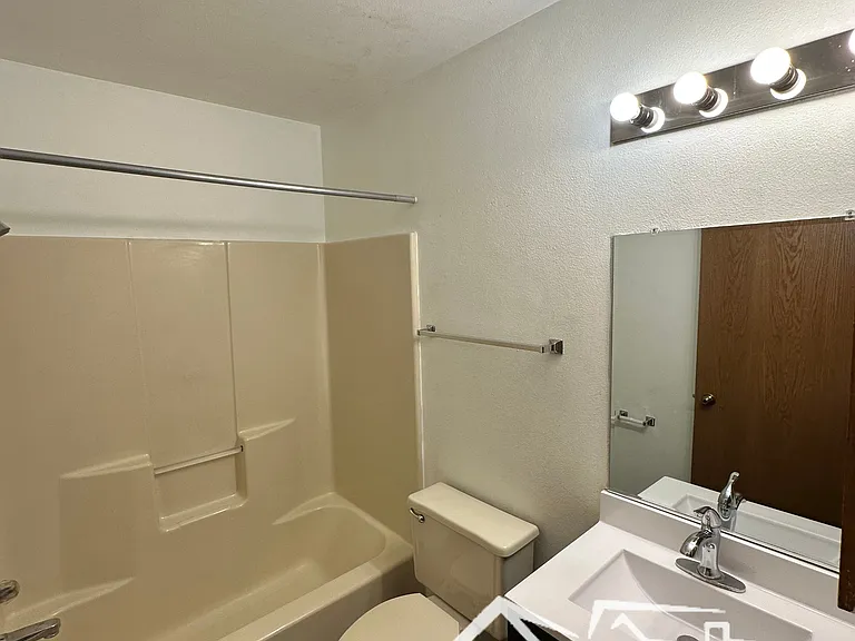 1525 Arboretum Dr #D — Photo 2