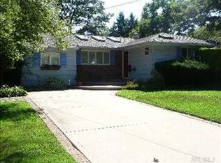 146 Franklin Rd, Oakdale, NY 11769