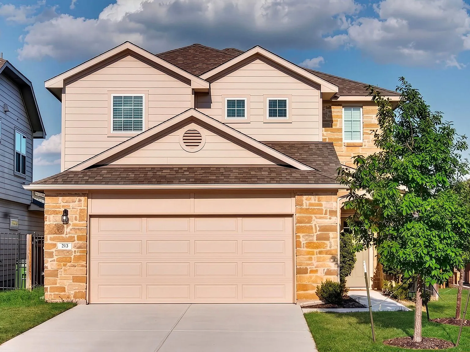 4 bed, 2.5 bath, 2141 sqft, $2,100 — Photo 2