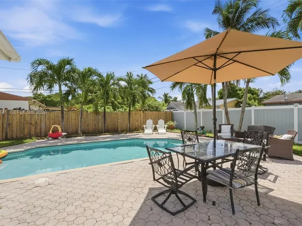 6220 SW 18th Pl, North Lauderdale, FL 33068