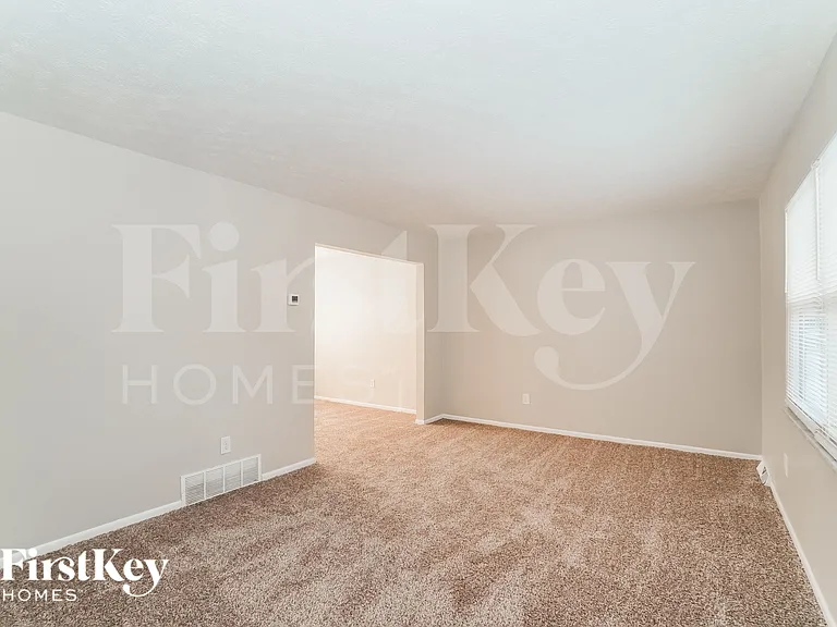 1369 Greenock Rd — Photo 3