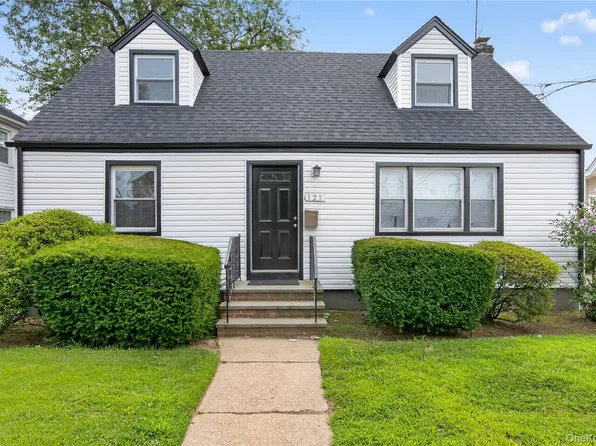 121 Sheridan Ave, Williston Park, NY 11596