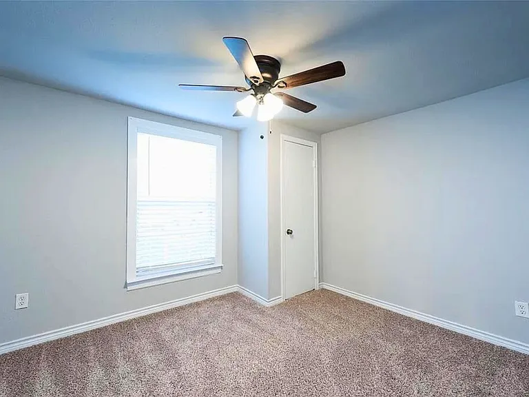 502 Oak St — Photo 13