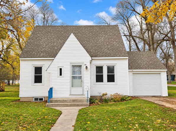 211 E 5th St, Donnelly, MN 56235