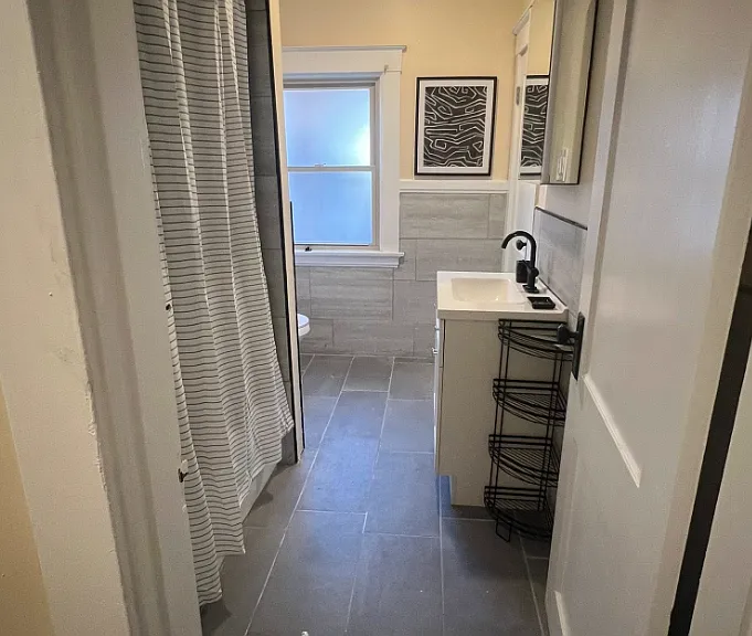 2121 Burnet Ave — Photo 6