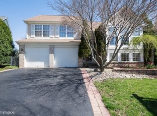 6208 Formoor Ln, Gurnee, IL 60031