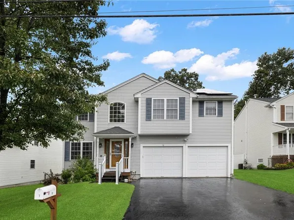 13 Amanda Dr, Cumberland, RI 02864