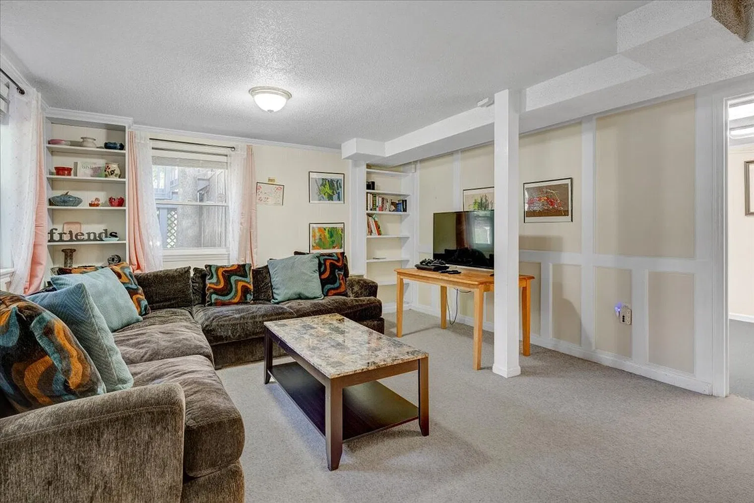 4 bed, 2.0 bath, $7,798 — Photo 2