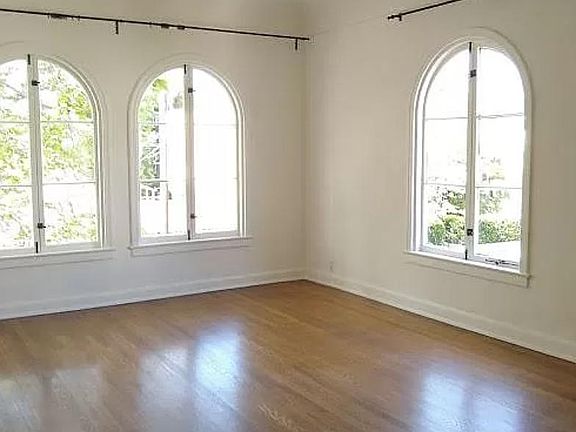 4th image of 6924 Oakwood Ave