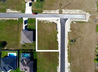 1427 NE 1st Pl, Cape Coral, FL 33909