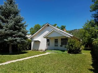 441 S 6th St, Hot Springs, SD 57747