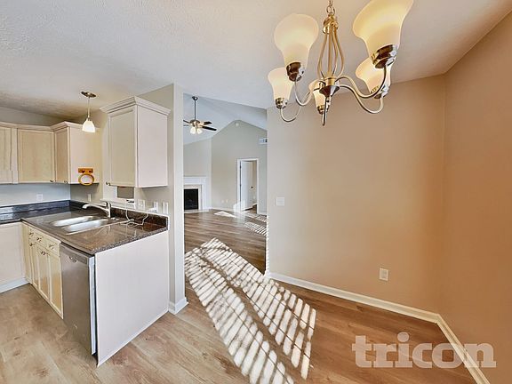 5th image of 1029 Chesire Way