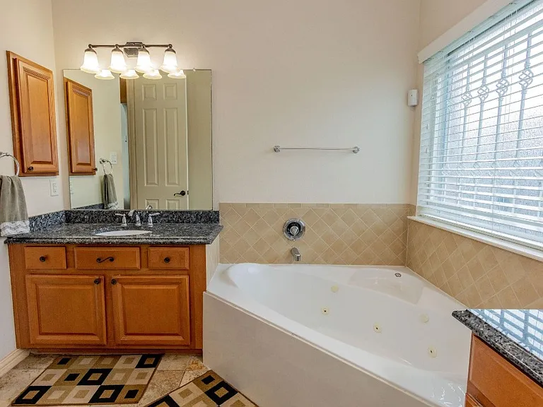 11956 Grandview Dr — Photo 20