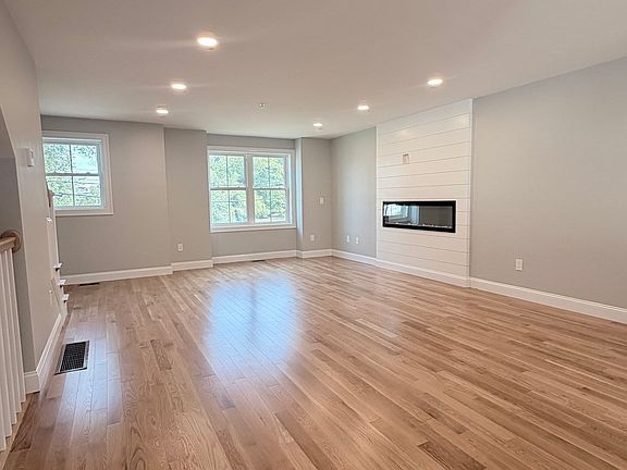 4th image of 9 Acton Rd #4