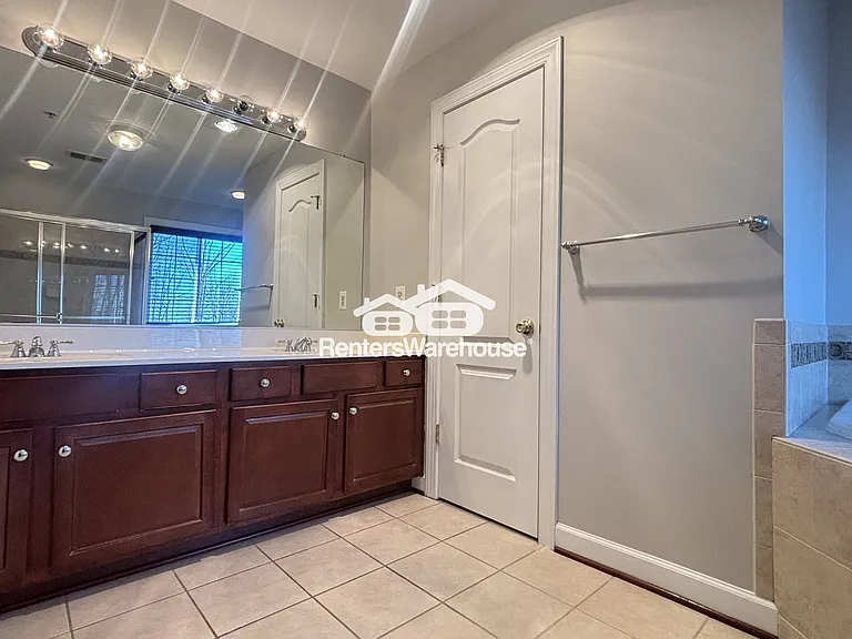3511 Carriage Walk Ln — Photo 30