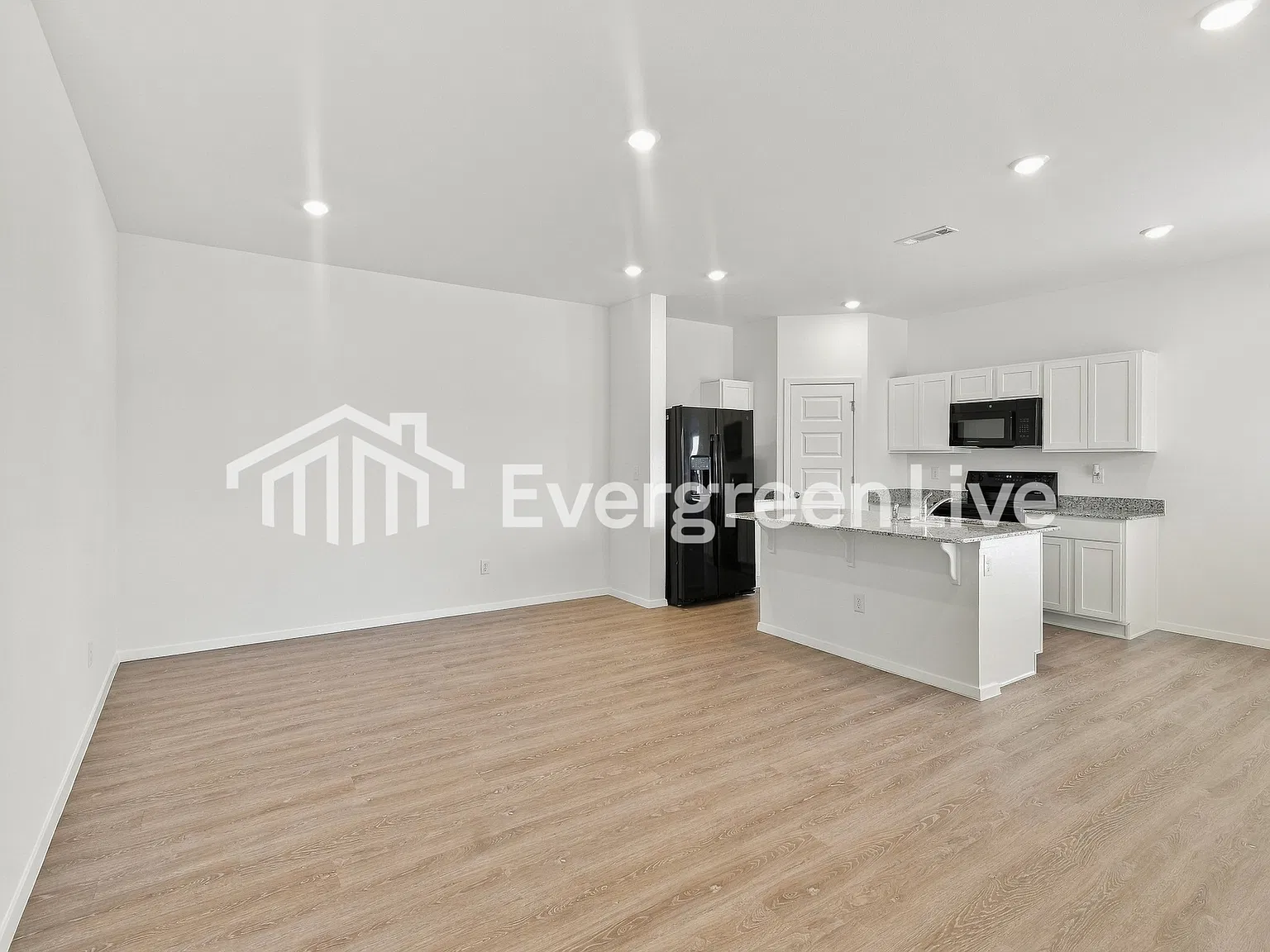 3 bed, 3.0 bath, 1430 sqft, $1,230 — Photo 2
