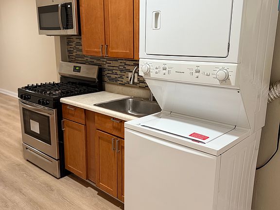 2nd image of 209 E 42nd St #1W