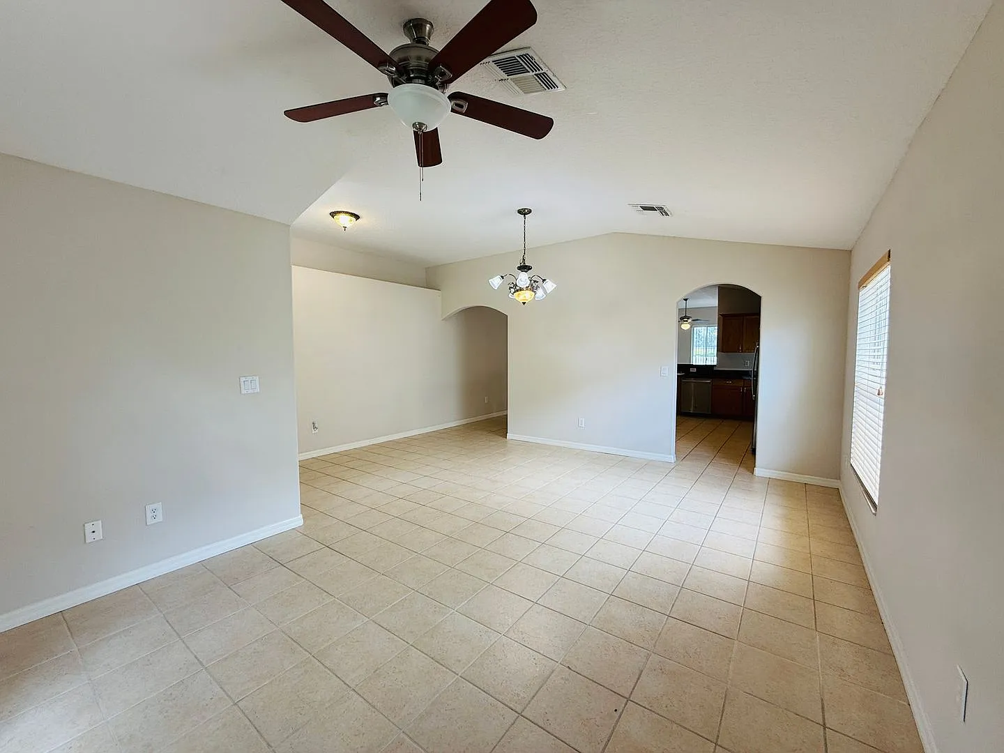 Beautiful 4-Bedroom Home for Rent! — Photo 4